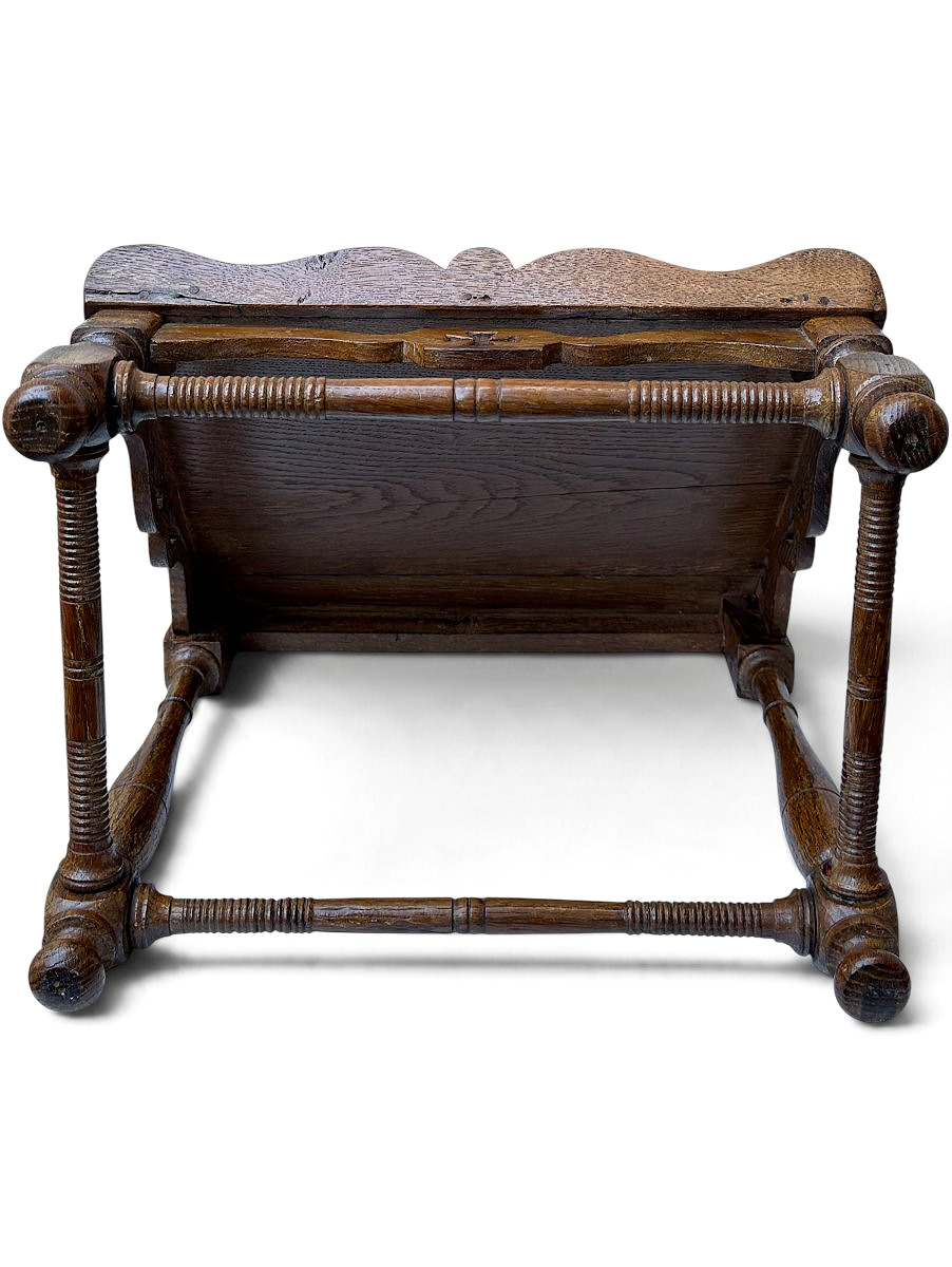 Lutrin de table en chêne sculpté à croix pattée Mobilier rustique Français - Époque XIXe siècle-photo-5