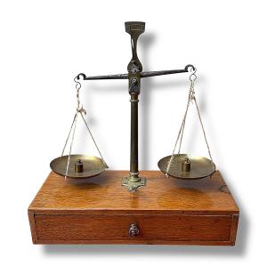 Balance de Bijoutier - Milieu XIXe vers 1850 - Coffret en Chêne - Fléau Signé MC et Poinçons