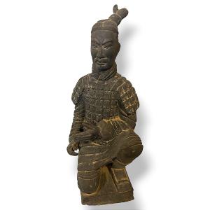 Archer agenouillé de Xi an en terre cuite "patine de fouille" - H25cm - Reproduction XXe siècle
