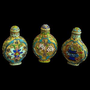 Set Of Snuffboxes Or Snuff Bottles - Polychrome Enamel With Floral And Botanical Decorations - China, 20th Century