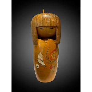 Painted Japanese Kokeshi Wooden Doll - Signed On The Bottom - Circa 1960 - Height 13 Cm