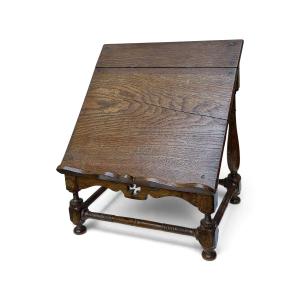 Lutrin de table en chêne sculpté à croix pattée Mobilier rustique Français - Époque XIXe siècle