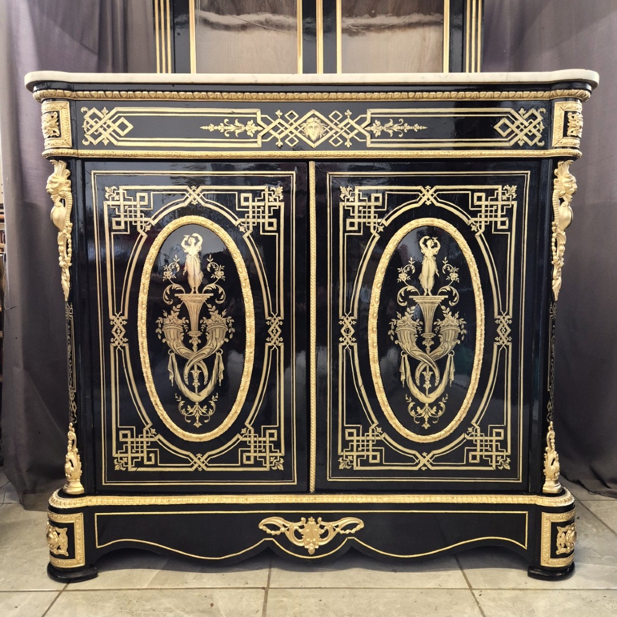 grand meuble d'appui deux portes en marqueterie boulle d'époque Napoléon III napoleon 3