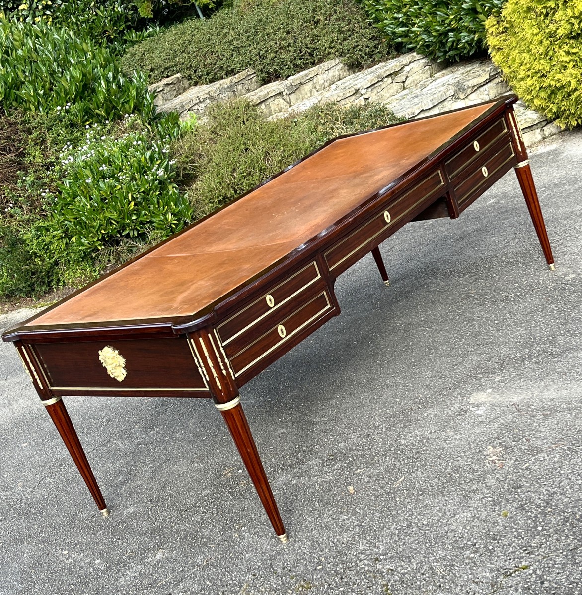 Très grand bureau de ministre style Louis XVI fin XIX ème Napoléon Boulle