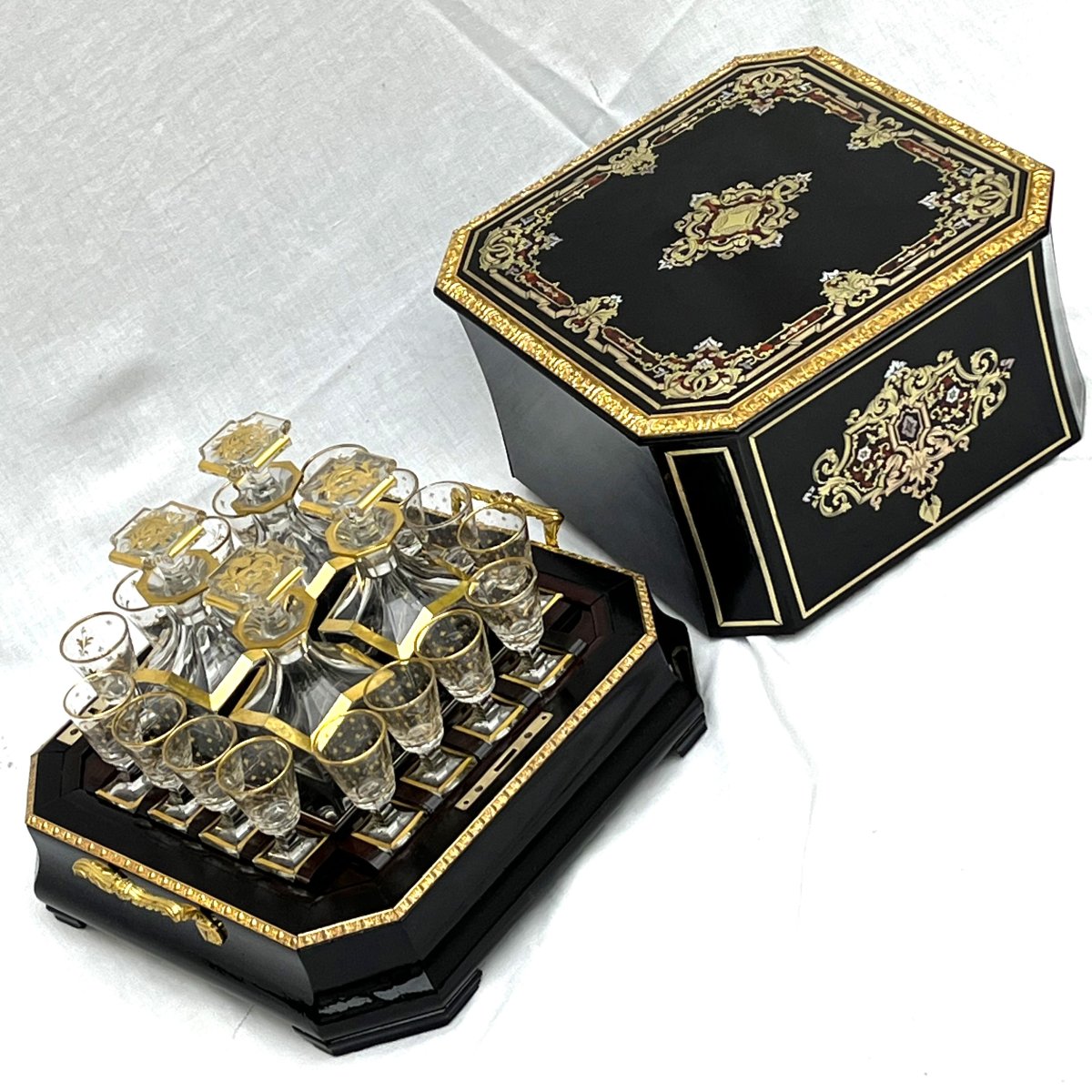 Grande cave à liqueur baccarat marqueterie Boulle Napoleon 3