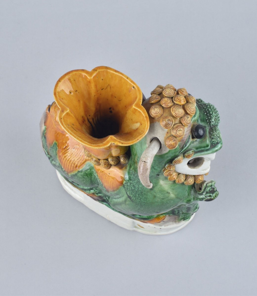 A Large Chinese Buddhist Lion Candleholder Decorated With Famille Verte. Kangxi Period-photo-2