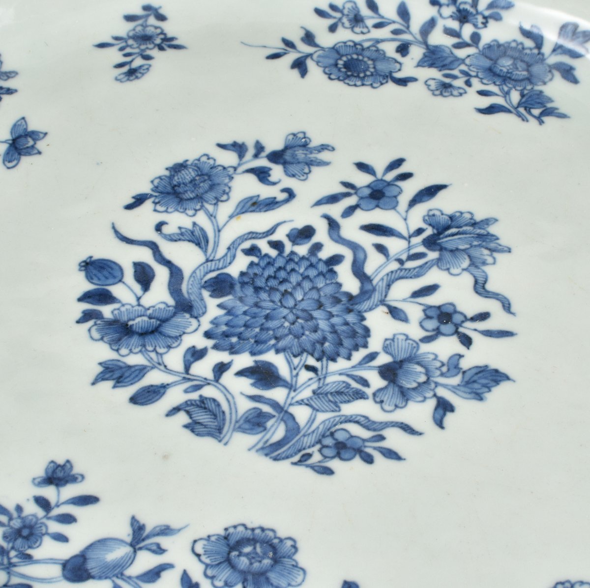 A Chinese Blue And White Rocaille Stand. Qianlong Period-photo-3