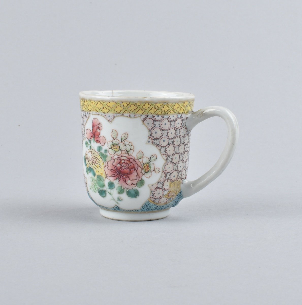 Tasse En Porcelaine De Chine &agrave; D&eacute;cor De Fruits Et De Diapers. Yongzheng