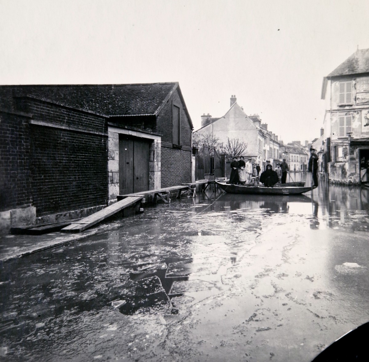 Vernon - Flood Of 1910 - People In Boats - Photograph