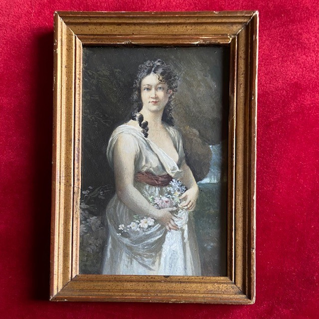Ecole Française du XIXe siècle, petit portrait de jeune femme aux fleurs, gouache, cadre doré