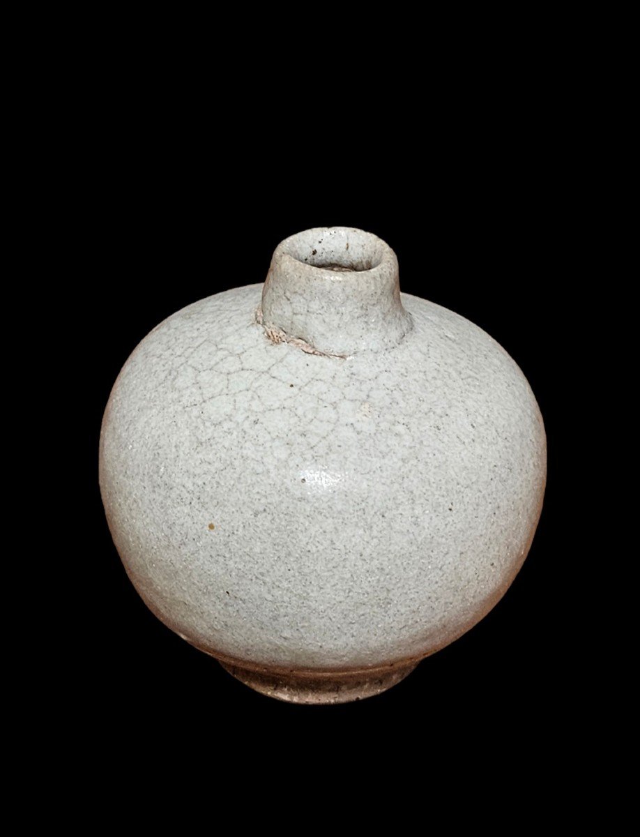 White Stoneware Pot, Longquan, China, Ming Period (1368 - 1644)-photo-2
