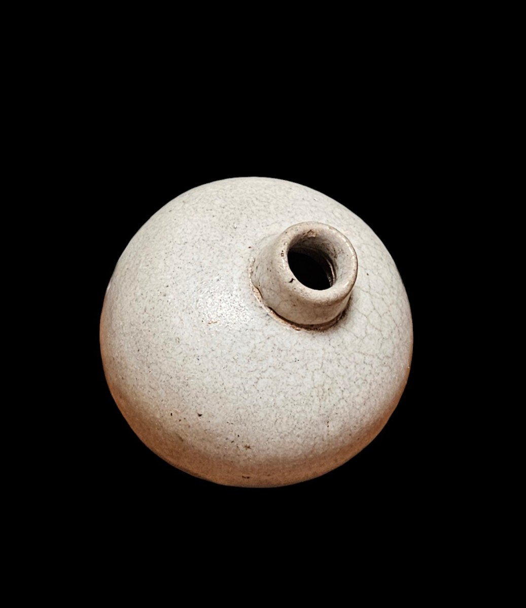 White Stoneware Pot, Longquan, China, Ming Period (1368 - 1644)-photo-4