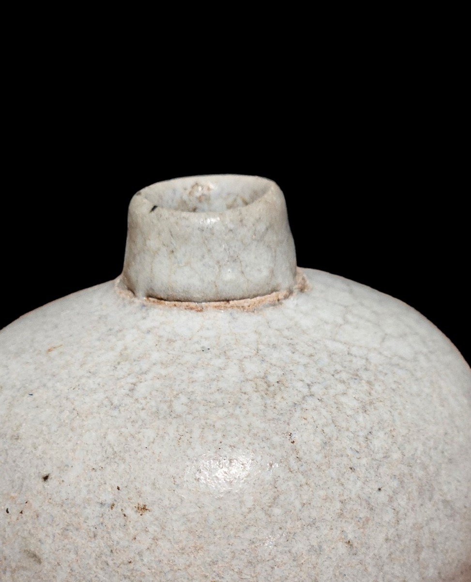 White Stoneware Pot, Longquan, China, Ming Period (1368 - 1644)-photo-1