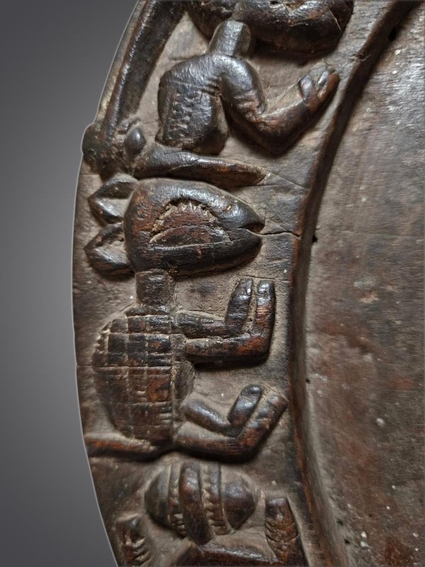 plateau de divination du culte Ifá Yoruba – attribué à un atelier de la région d’Owo, Nigeria.-photo-1