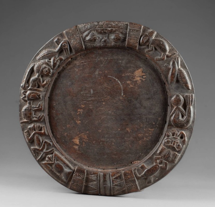 plateau de divination du culte Ifá Yoruba – attribué à un atelier de la région d’Owo, Nigeria.