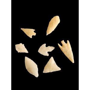 Sept Pointes De Flèches En Quartz Blanc - Cochise Culture Arizona 1000 Av Jc