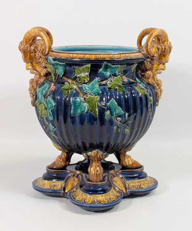 Sarreguemines, Important cache pot aux faunes, barbotine majolica