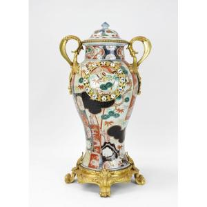 Clock In Japanese Porcelain