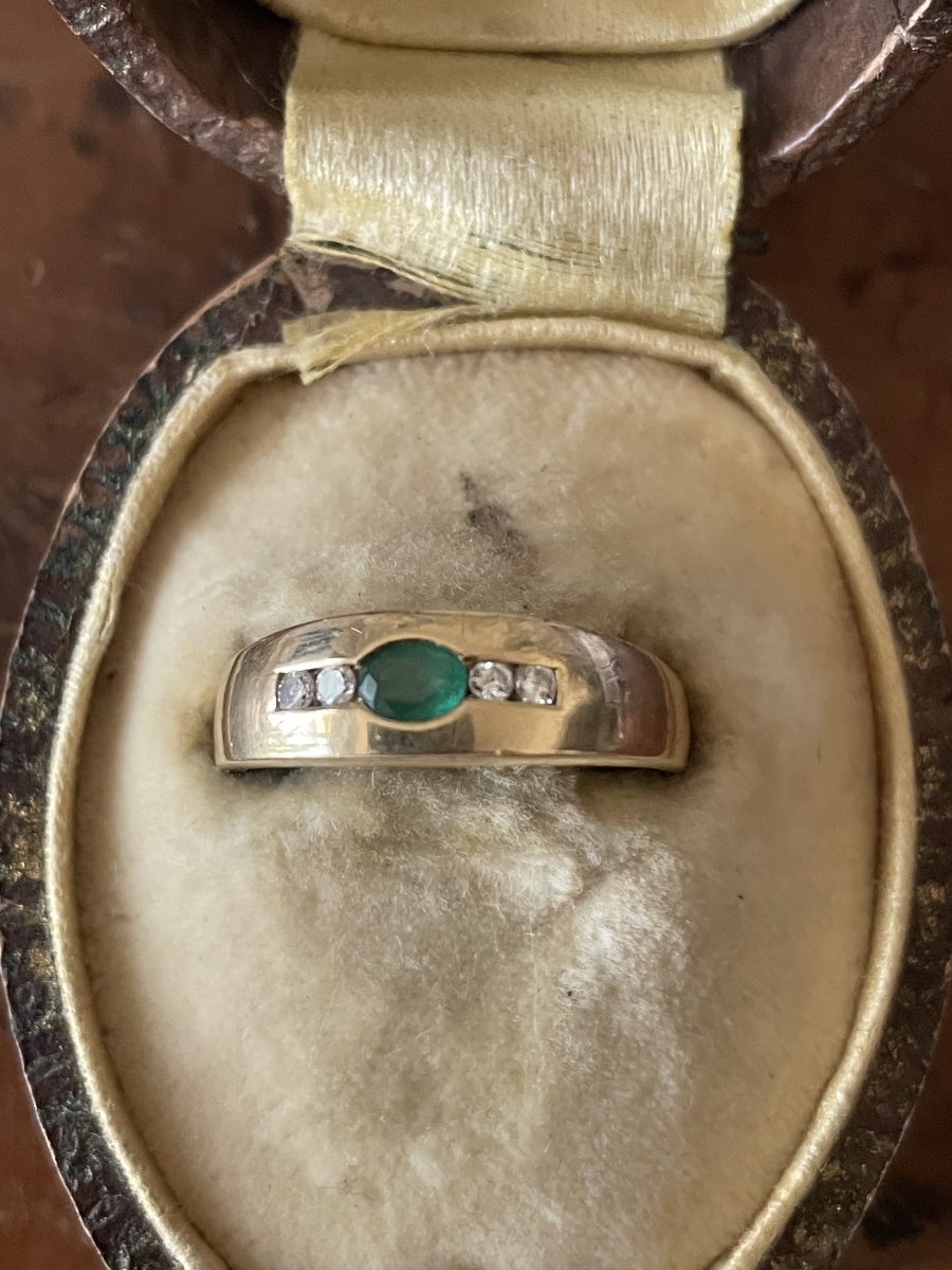 Vintage 18-karat Gold Ring With An Emerald And Diamonds-photo-2