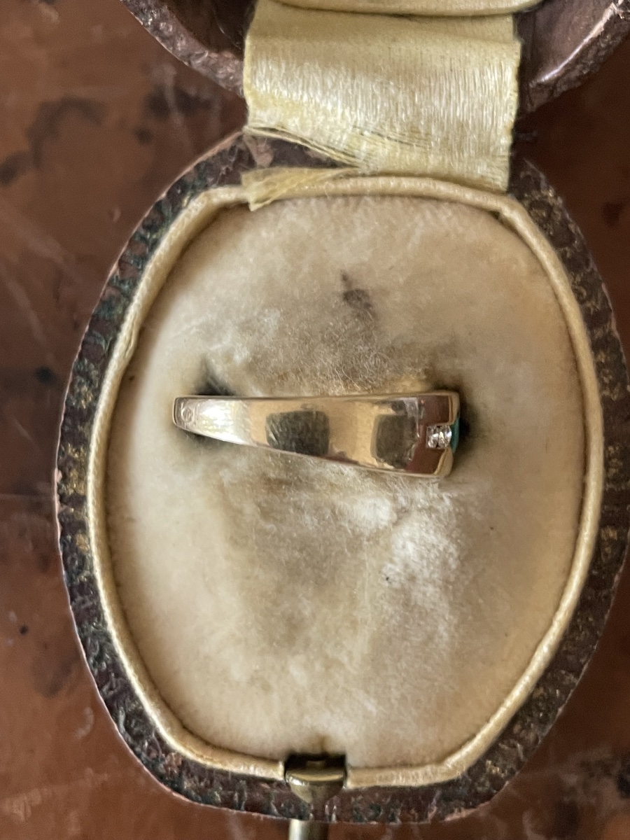 Vintage 18-karat Gold Ring With An Emerald And Diamonds-photo-1
