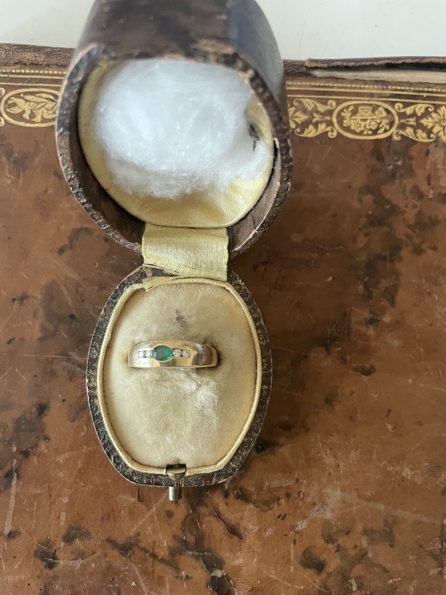Vintage 18-karat Gold Ring With An Emerald And Diamonds
