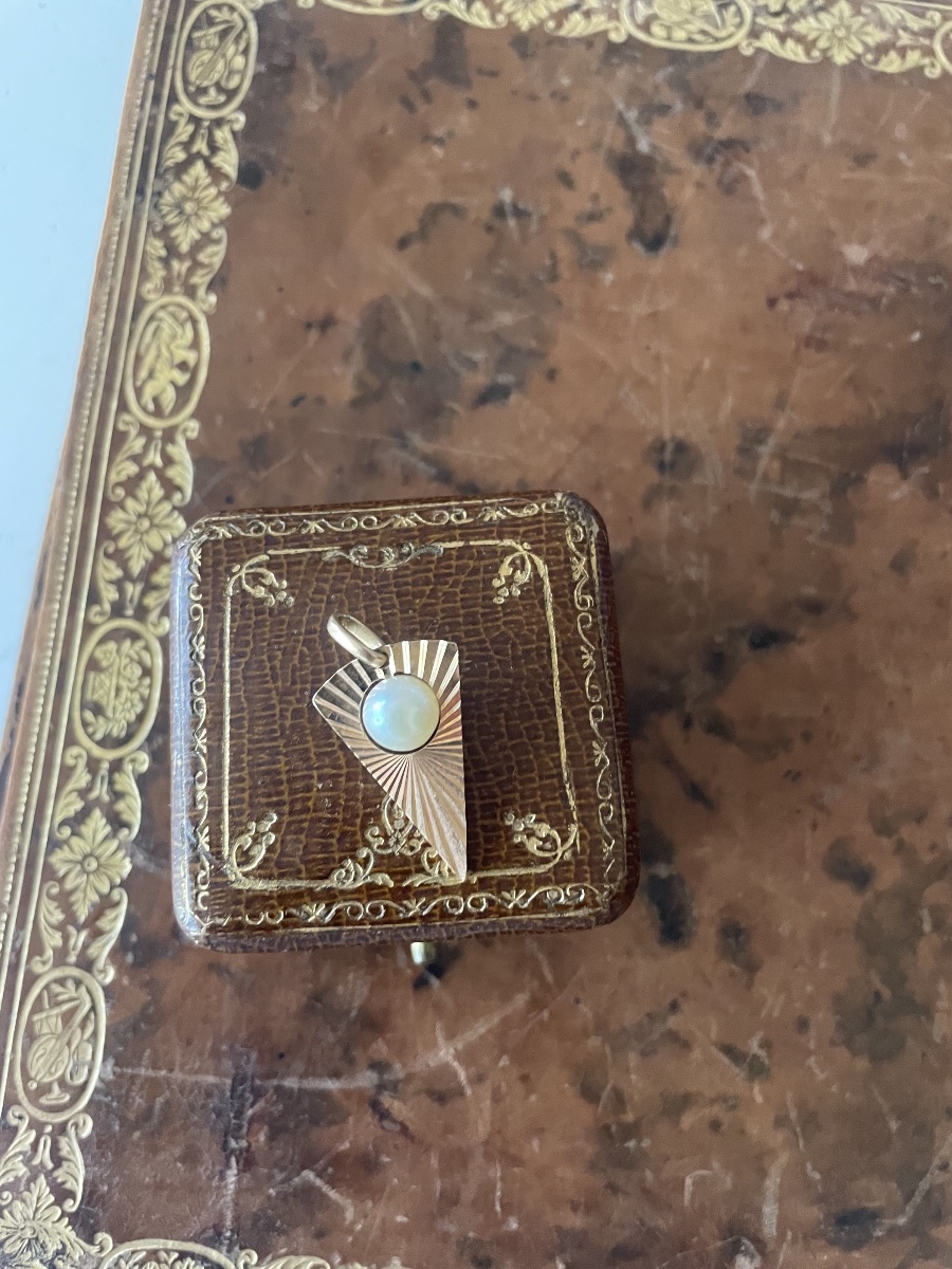 18-karat Gold Pendant With A Central Pearl-photo-2