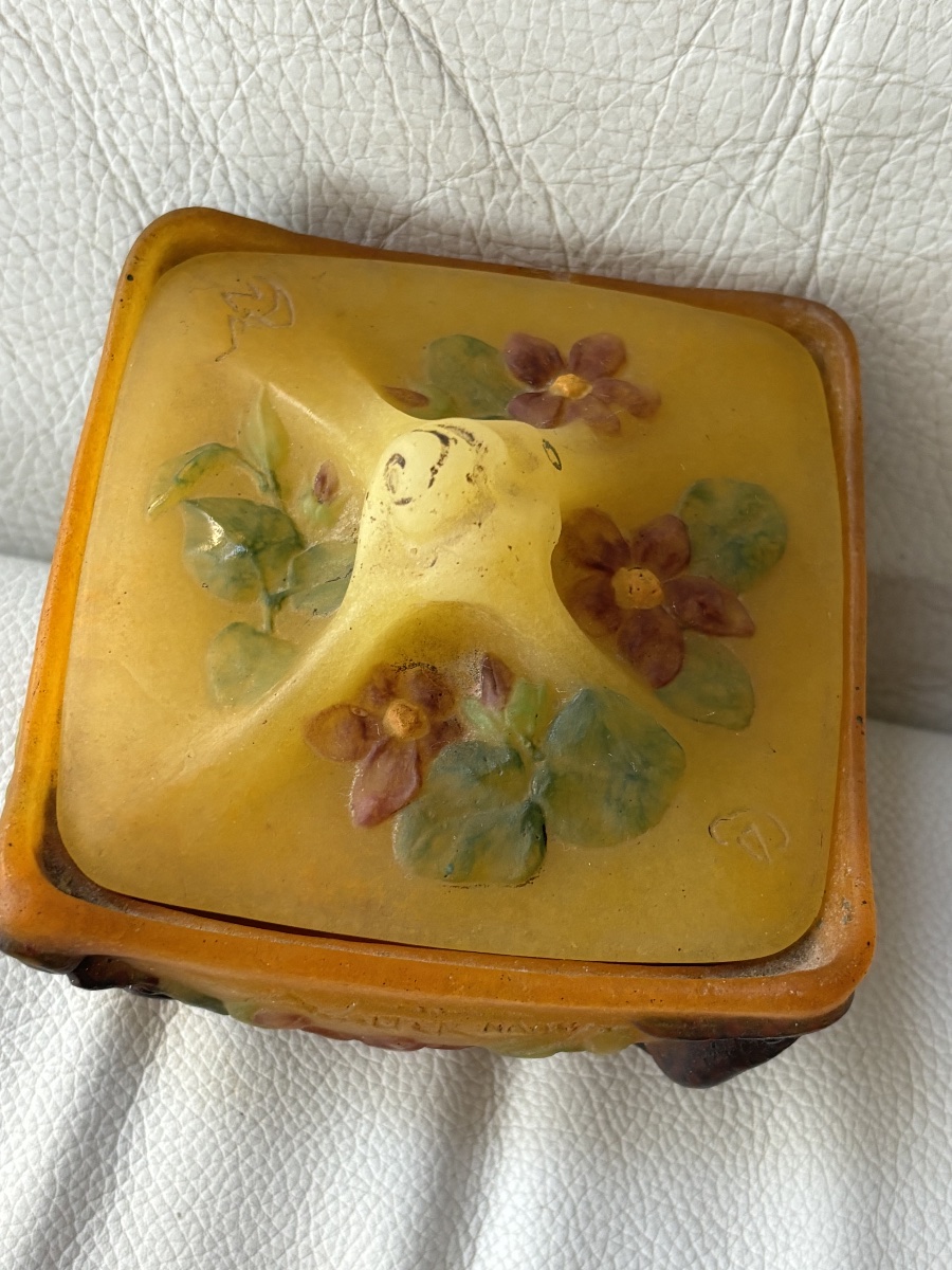 Covered Glass Paste Candy Dish Signed By Almaric Walter, Featuring A Floral Design And An Art Nouveau Lizard-photo-2