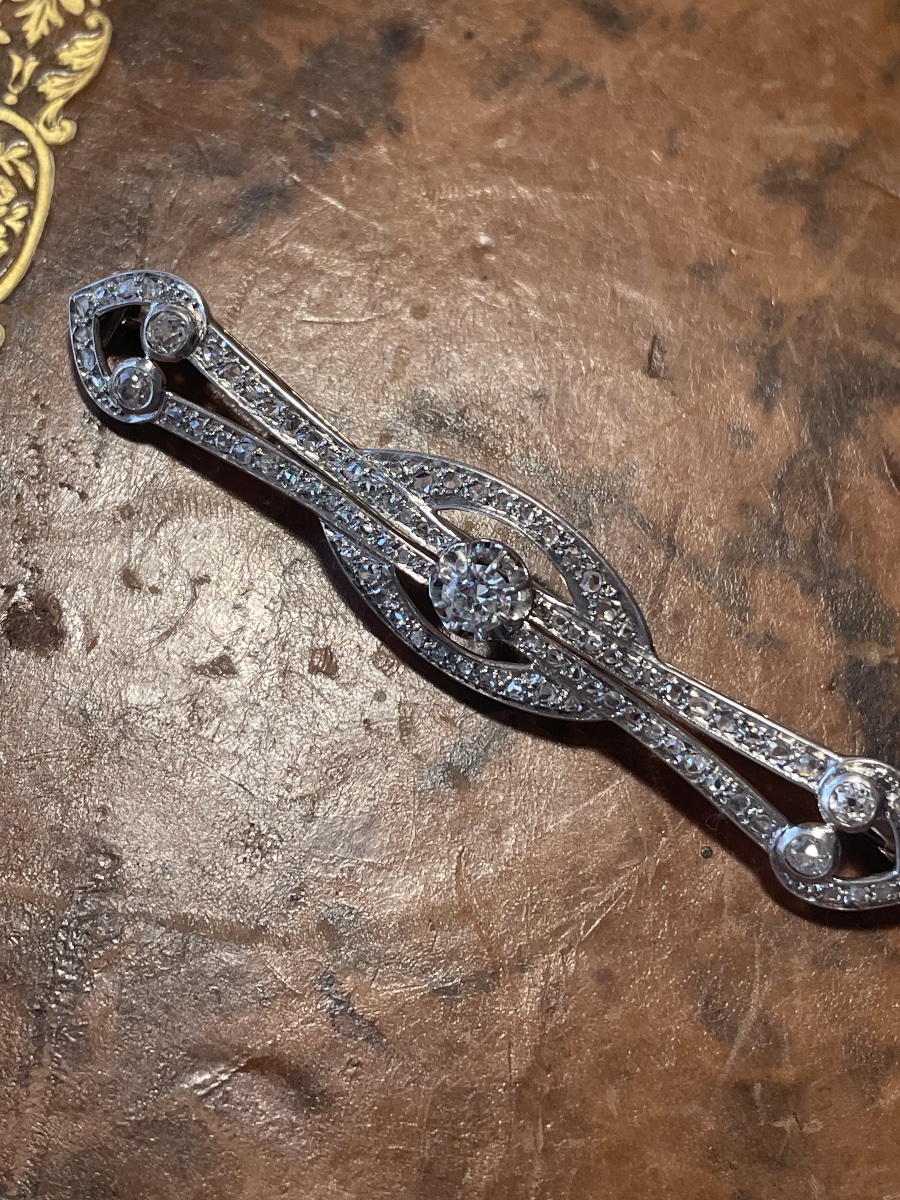 Art Deco Brooch In 18-karat White Gold And Diamonds-photo-3