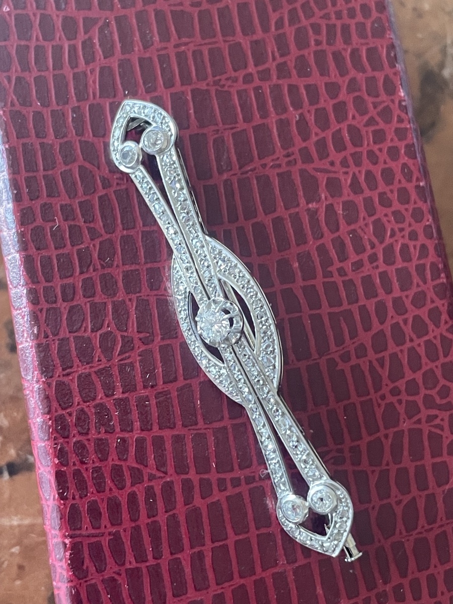 Art Deco Brooch In 18-karat White Gold And Diamonds