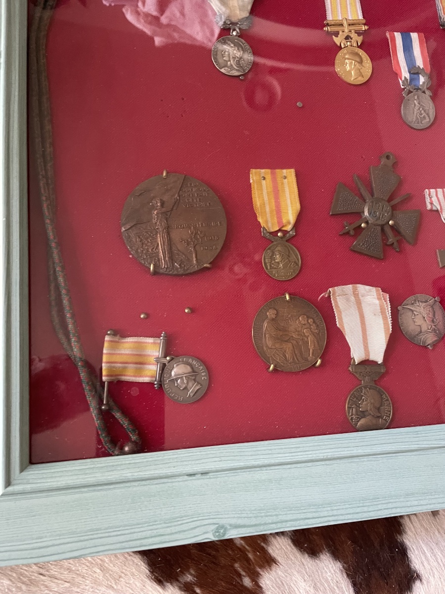 Collectible Display Frame - French Military Medals And Decorations-photo-1