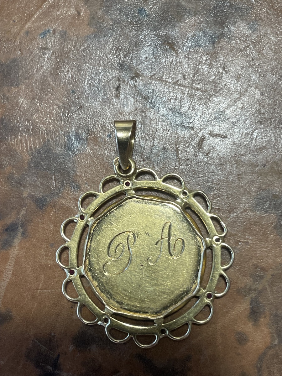 Antique  Medal In 18-karat Gold, Set With Rubies And A Diamond – “from Yesterday, To Tomorrow”-photo-4