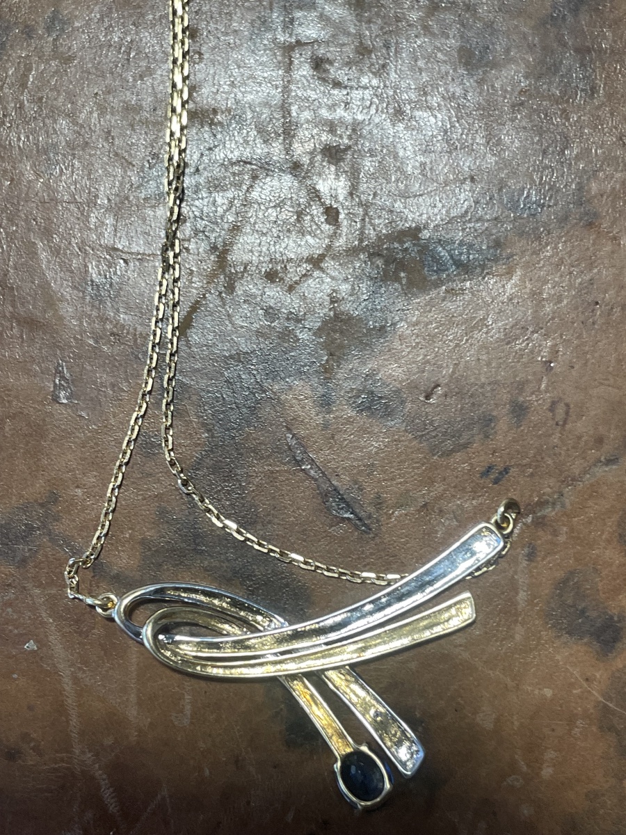 Collier en or 18 carats et or blanc, saphir et diamants – Design contemporain-photo-4