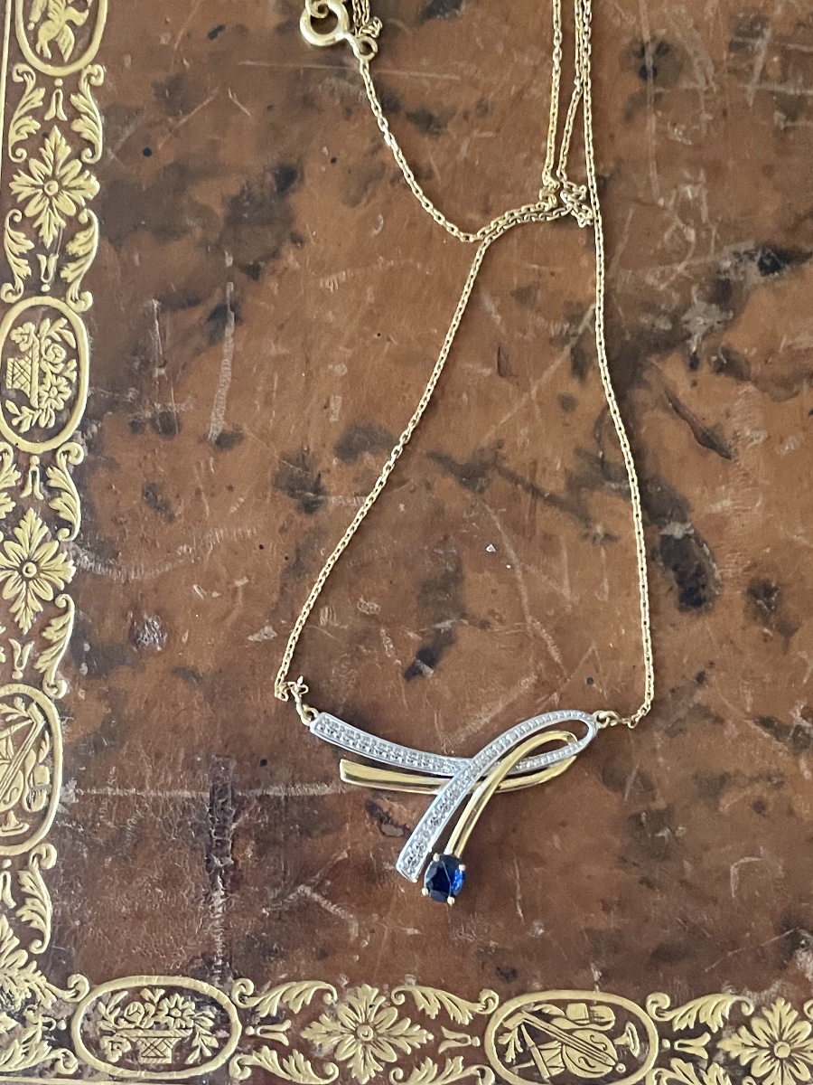 Collier en or 18 carats et or blanc, saphir et diamants – Design contemporain-photo-2