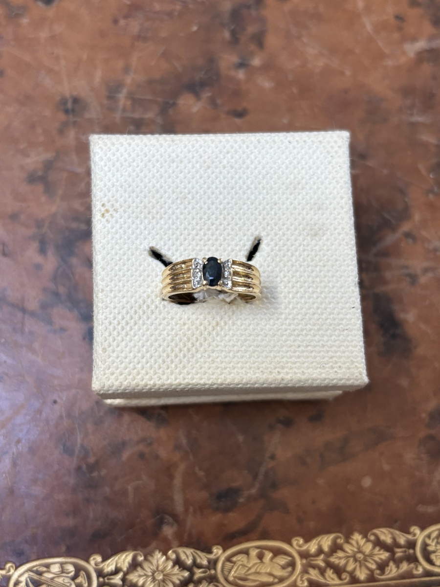 18-karat Yellow Gold Ring With A Natural Sapphire And Diamonds -photo-3
