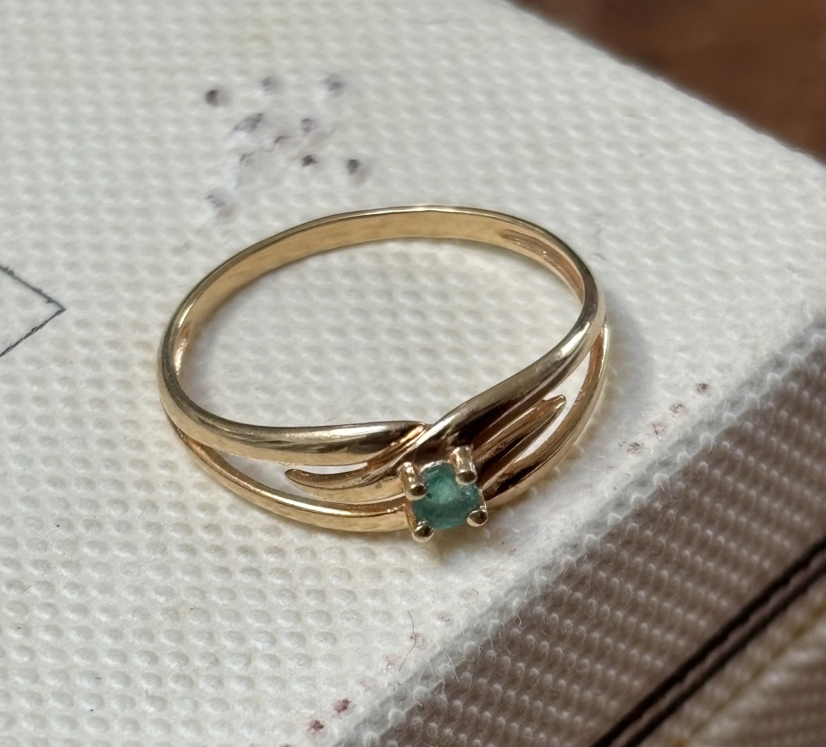 18k Yellow Gold Ring With Natural Emerald-photo-2