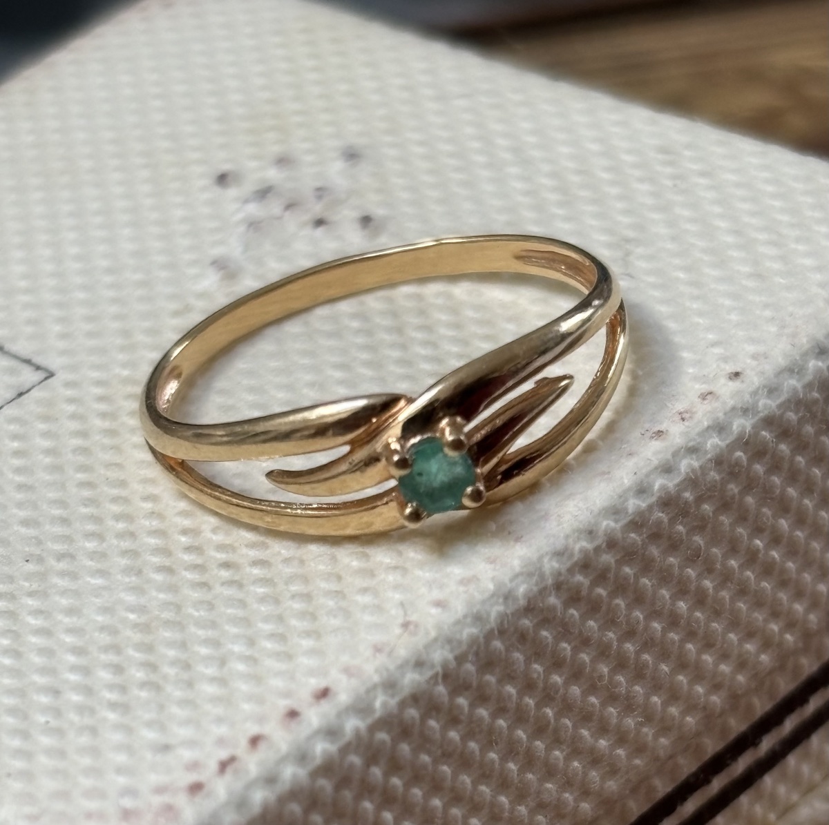 18k Yellow Gold Ring With Natural Emerald