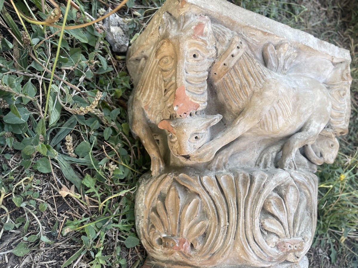 Antique Terracotta Capital – Zoomorphic Decoration – Architectural Fragment-photo-2