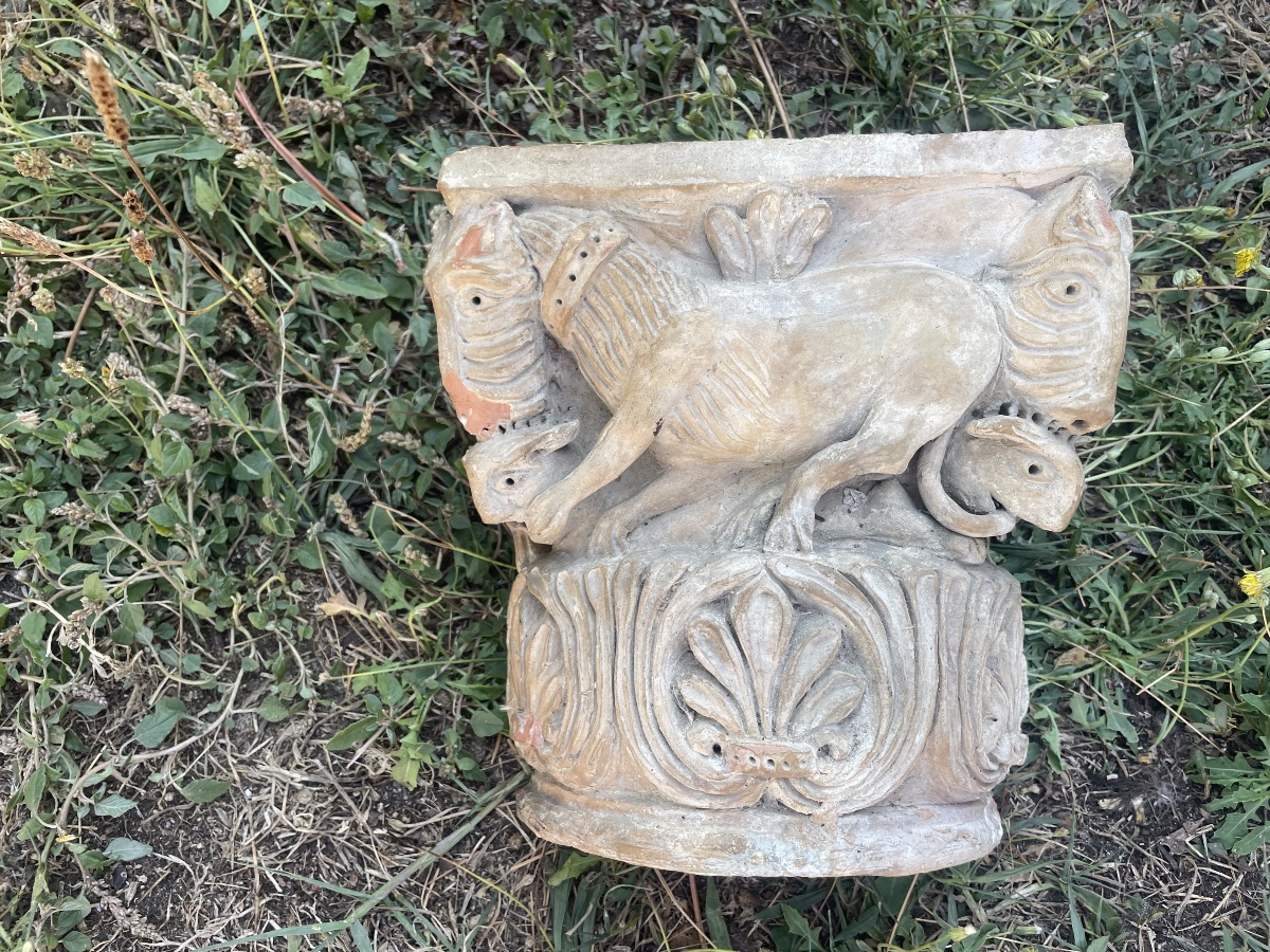 Antique Terracotta Capital – Zoomorphic Decoration – Architectural Fragment-photo-4