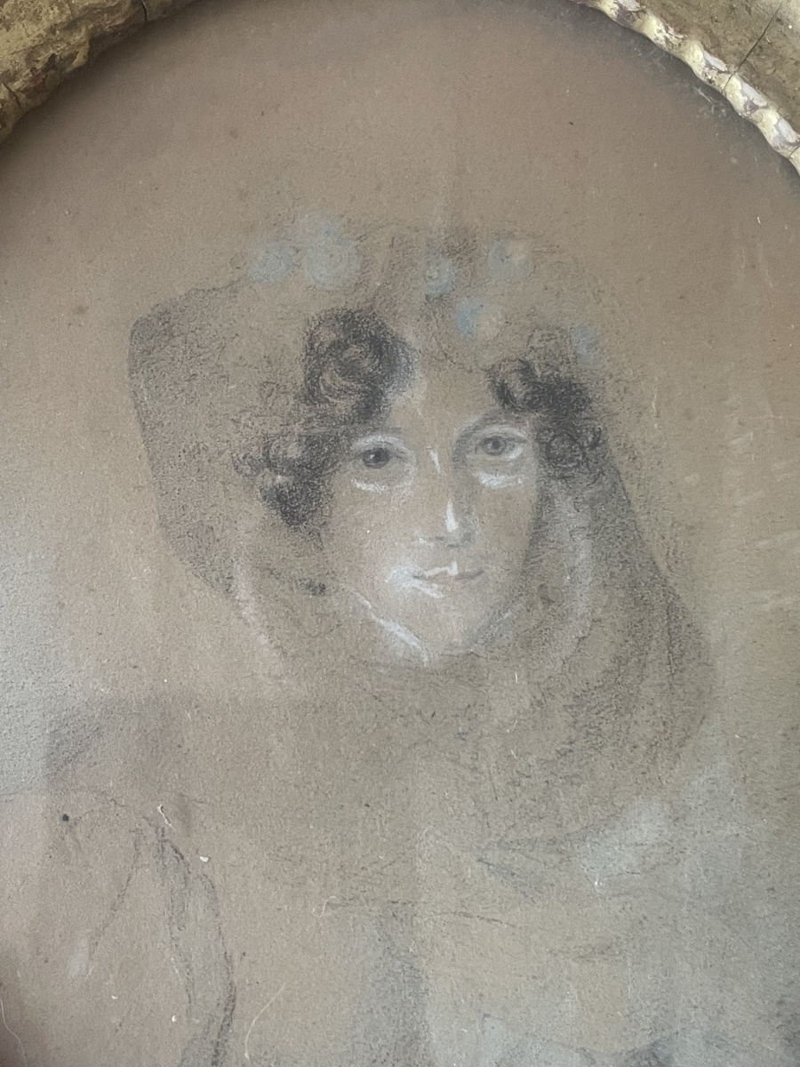 Antique Miniature Portrait Of A Woman – 19th-century Drawing & Period Gilded Oval Frame-photo-1