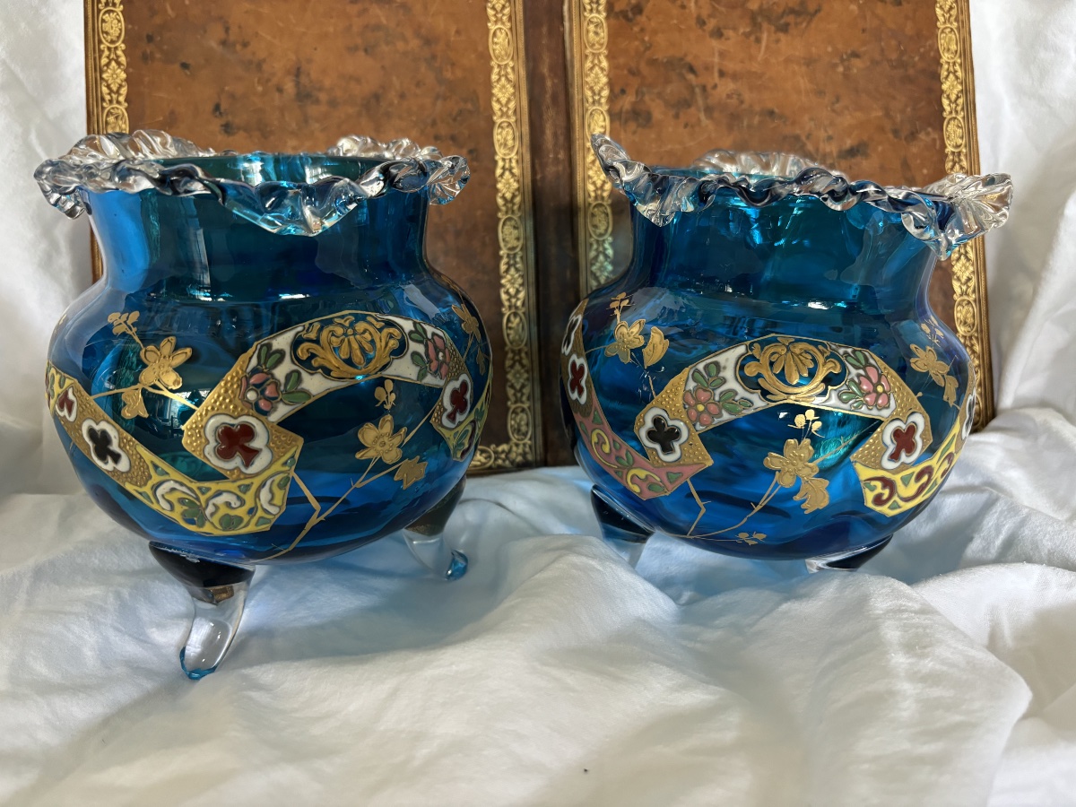 Paire de Vases Tripodes en Verre Bleu – Attribués à Auguste JEAN