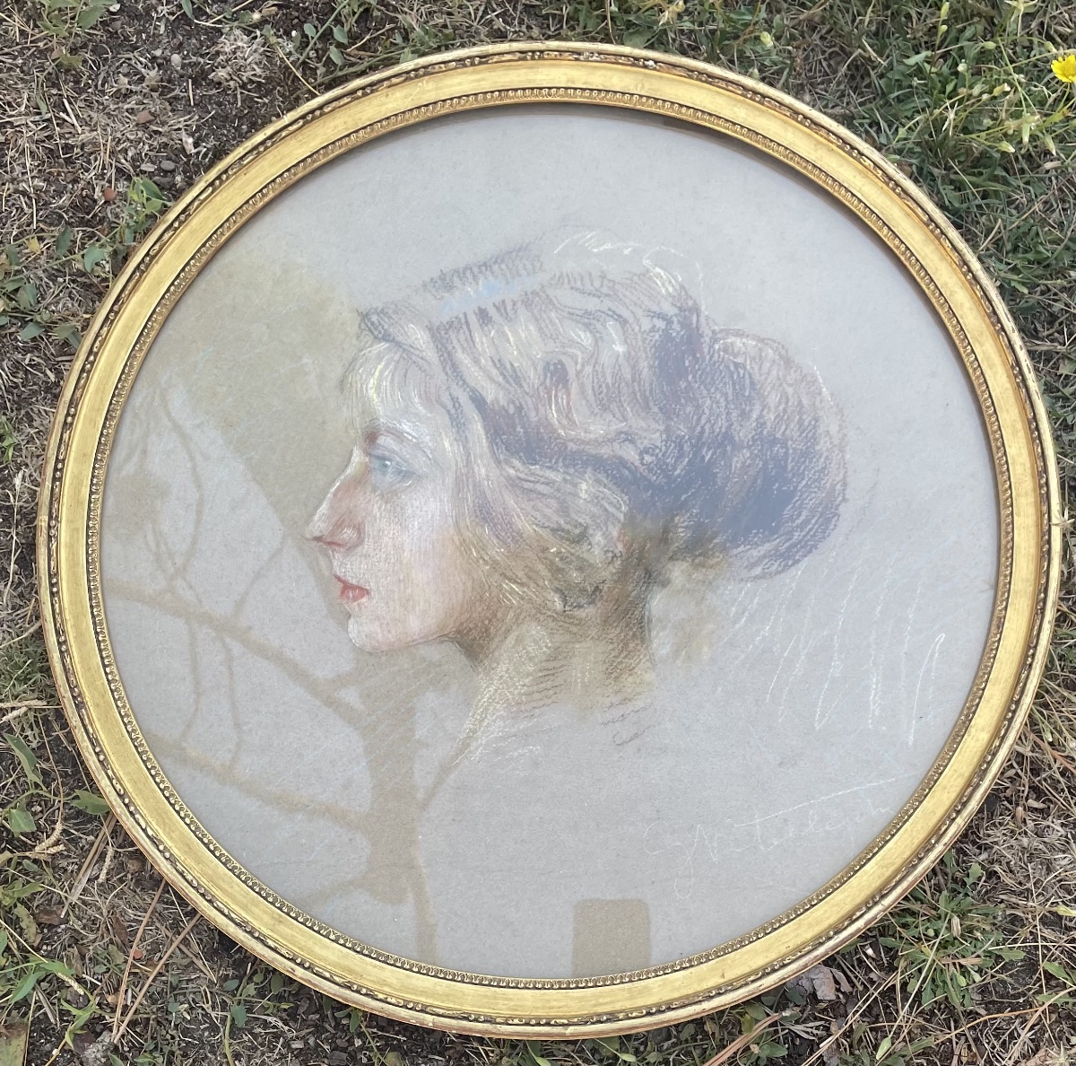 Portrait de jeune femme au pastel