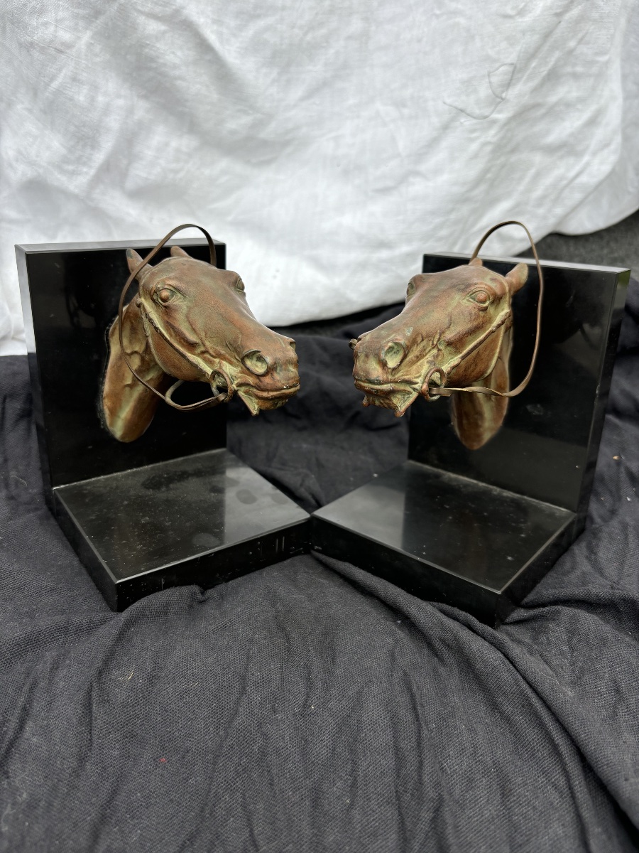 Paire de Serre-Livres "Têtes de Chevaux" en Fonte d'Art sur Socles en Marbre Noir -photo-3