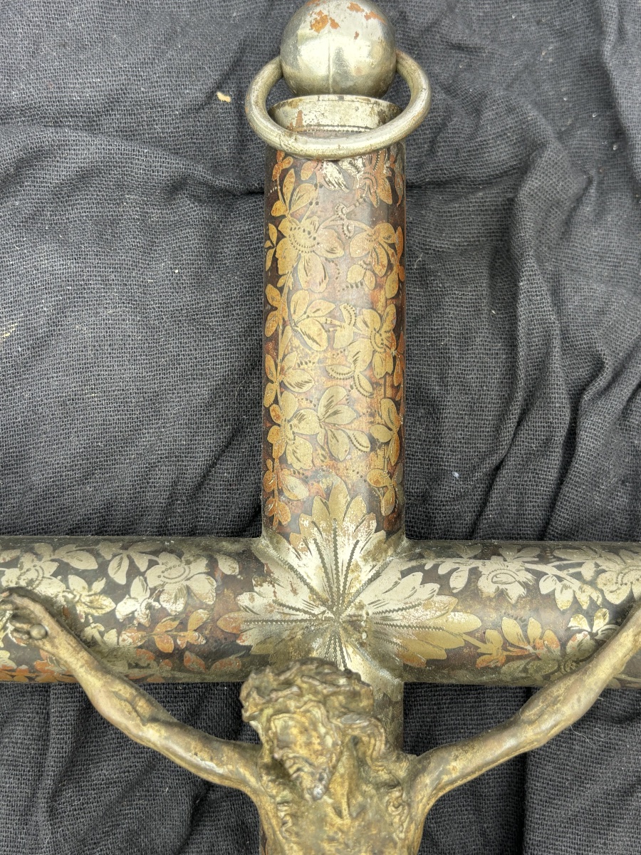 Antique Large Wall-mounted Brass Crucifix Engraved With Flowers And The Monogram "marie"-photo-2