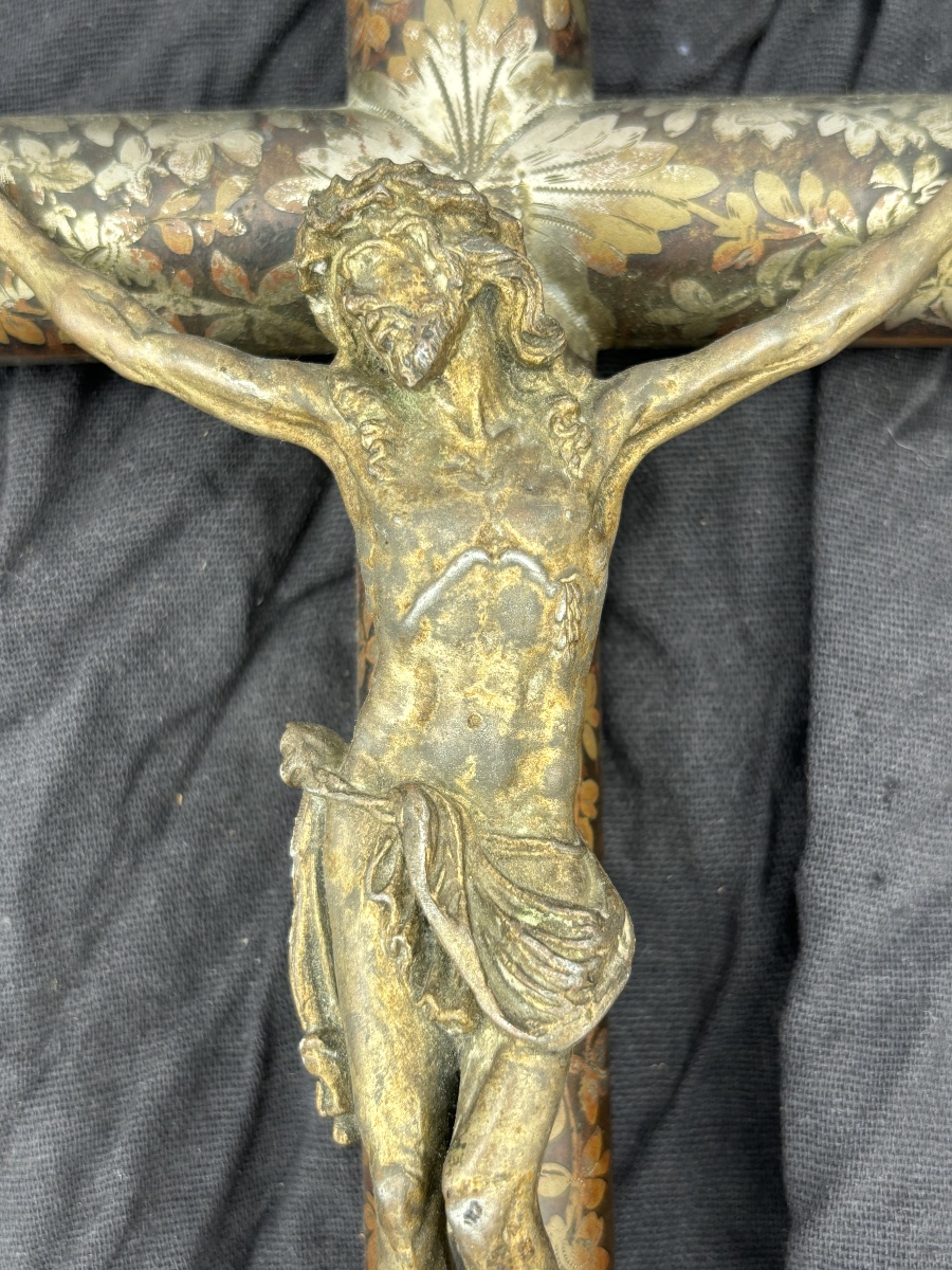 Antique Large Wall-mounted Brass Crucifix Engraved With Flowers And The Monogram "marie"-photo-3