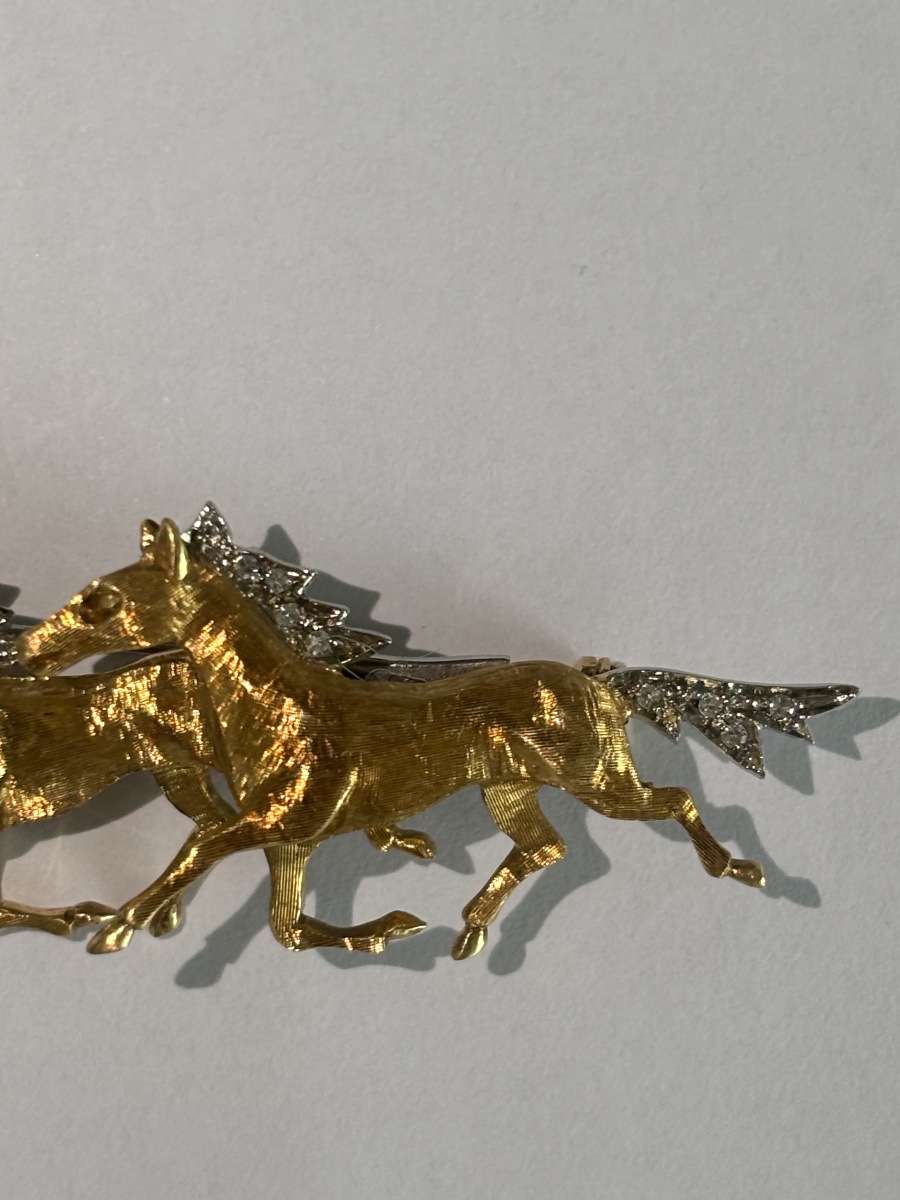 Broche ancienne en or jaune et diamants – Deux chevaux-photo-4