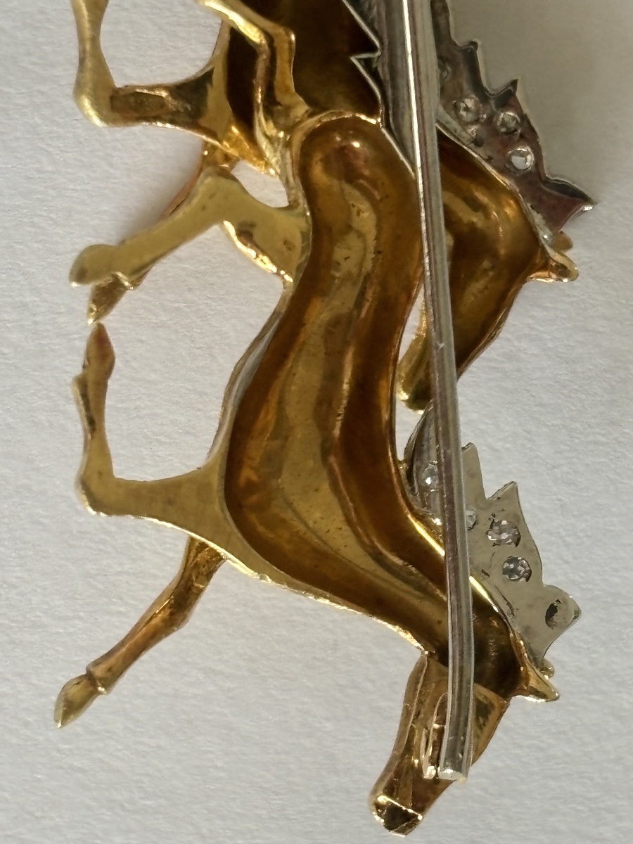 Broche ancienne en or jaune et diamants – Deux chevaux-photo-4