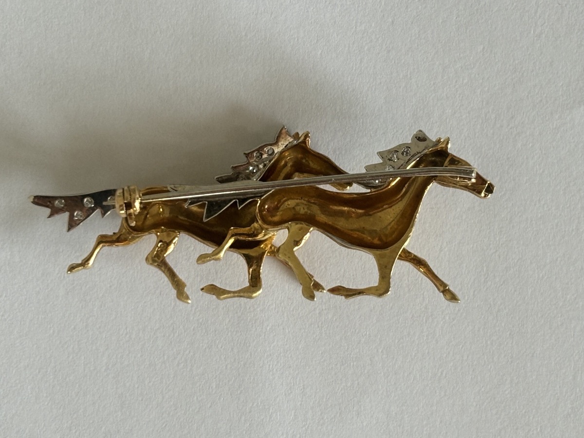Broche ancienne en or jaune et diamants – Deux chevaux-photo-2