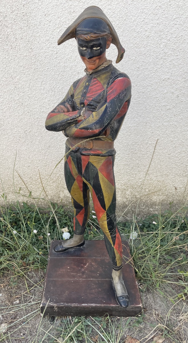 Arlequin en plâtre polychrome – Signé Marceaux