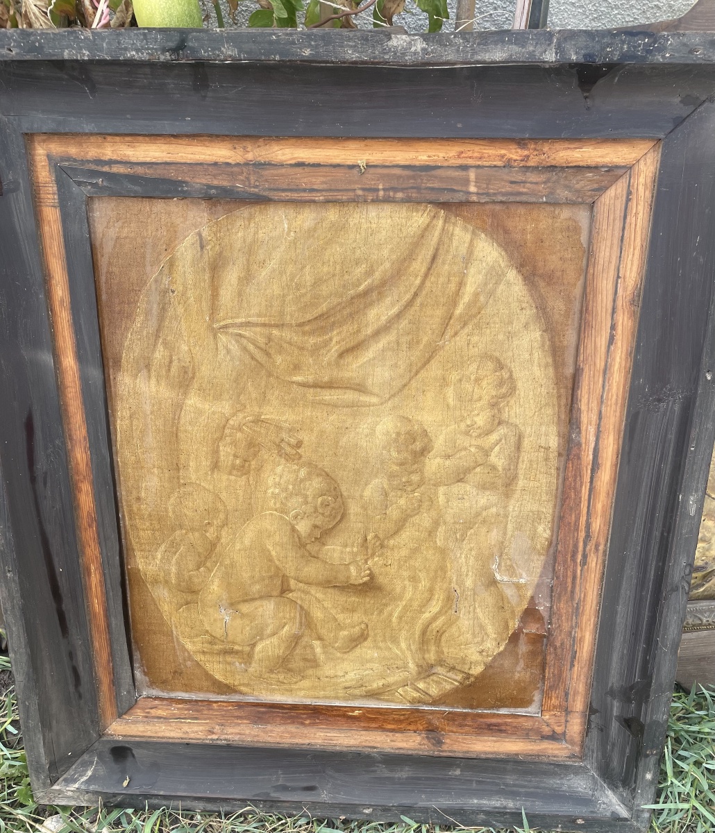 Antique Grisaille With Putti Motifs
