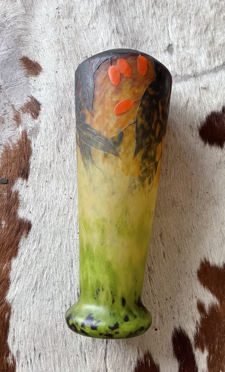 Daum Nancy Vase – Floral Design With Red Berries